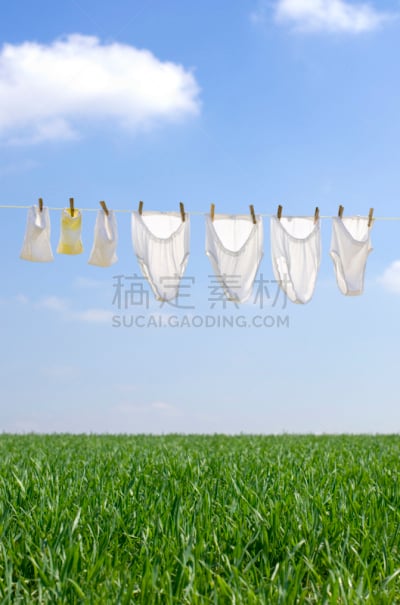 晒衣绳,垂直画幅,天空,风,半空中,夏天,时间,干的,干净,草