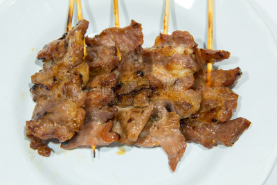 猪,lloyd bacon,名人吐槽节目,沙嗲,烤牛肉,烤串,小酒杯,格子烤肉,小猪扑满,泰国人