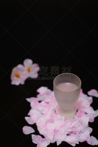 日本青酒,垂直画幅,饮食,清酒杯,寒冷,无人,冷酒,日本,玻璃杯,含酒精饮料