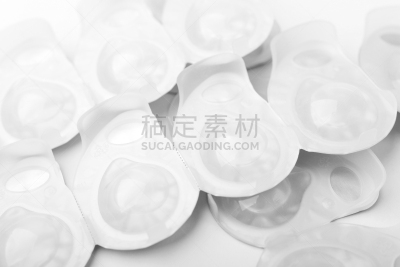 隐形眼镜,中等数量物体,白色,平视角,隐形眼镜盒,吸塑盒包装,近视,水平画幅,塑胶,特写