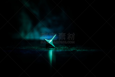 桌子,图腾柱,水面,背景聚焦,动作,干冰,旋转木马,抽陀螺,旋转,停下