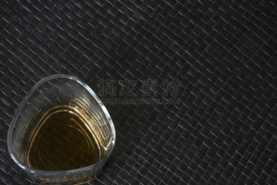 威士忌,一个物体,玻璃杯,黑色背景,水平画幅,无人,白兰地,玻璃,布兰蒂诺维德,含酒精饮料