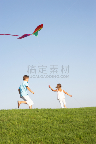风筝,田地,儿童,垂直画幅,天空,进行中,夏天,户外,10岁到11岁,白人