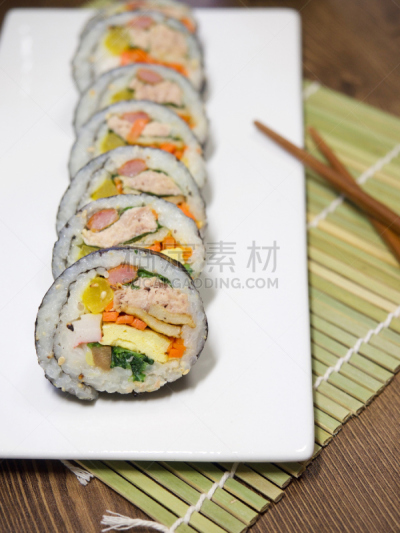 韩国食物,鲔鱼,金枪鱼沙拉三明治,盒装午餐,午餐盒,紫菜,寿司卷,韩语,寿司,饮食产业