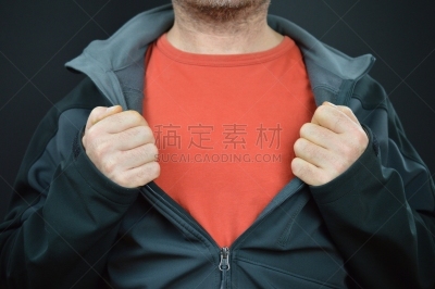 在下面,t恤,红色,文字,男人,空白的,黑色的夹克,彩色运动茄克,证言,茄克
