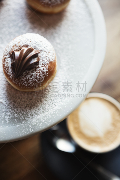 大理石装饰效果,特写,餐盘,美味,巧克力多纳圈,垂直画幅,高视角,配方,生日,餐饮服务职业