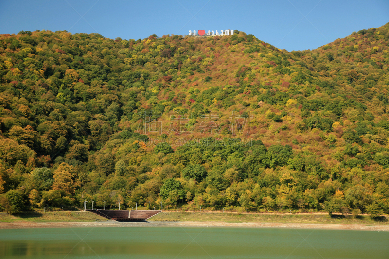 艾丽丝,湖,红色,水,天空,水平画幅,绿色,无人,蓝色,黄色