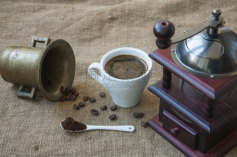 特写,咖啡杯,背景,磨咖啡机,豆,粗麻布,烤咖啡豆,褐色,咖啡馆,桌子