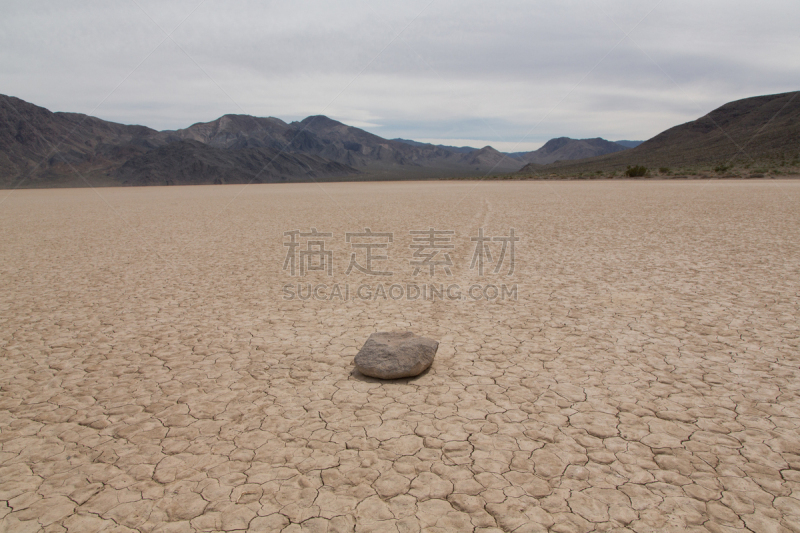 赛马场河岸,打水漂,天空,气候,沙子,岩层,夏天,石材,海滩,风景