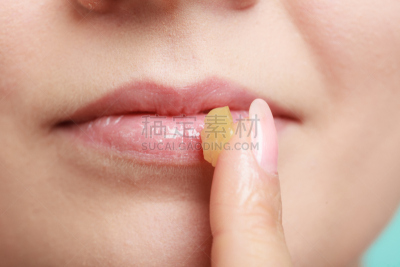女人,嘴唇,水平画幅,化妆用品,特写,润肤露,青年人,人的脸部,冬天,平滑的
