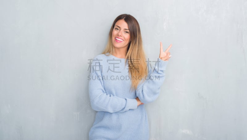 灰色,使眼色,衣服,在上面,冬天,青年人,墙,女人,v sign,微笑