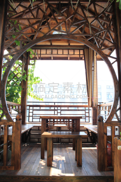 藤架,垂直画幅,窗户,天空,桌子,建筑,无人,凉棚,建筑外部,户外
