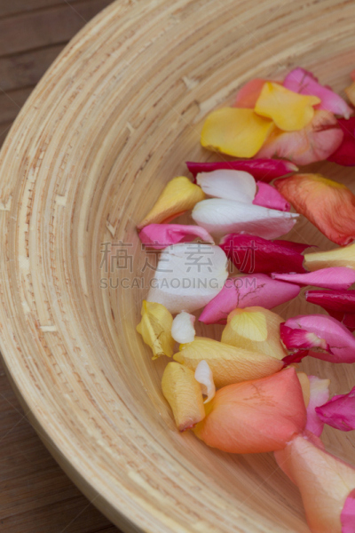 足浴,玫瑰花瓣,垂直画幅,褐色,健康,周末活动,化妆用品,米色,芳香疗法