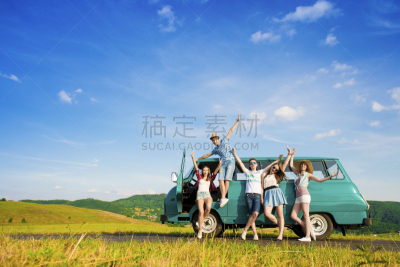 自驾游,青年人,友谊,潮人,载人车,拖车,天空,青少年,休闲活动,女朋友