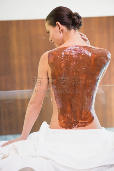 spa美容,女人,背面视角,巧克力,防护面罩,中心,按摩台,按摩师,垂直画幅