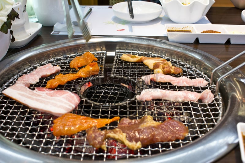 烤肉架,韩国烤肉,烧肉,韩式烧牛肉,韩国泡菜,水平画幅,韩国食物,肉,韩国,首尔