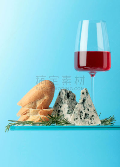 葡萄酒,粉色,蓝纹乳酪,迷迭香,饮料,法式长棍面包,奶制品,含酒精饮料,布里白乳酪,清新