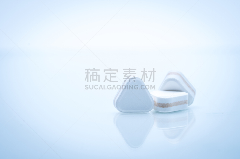 留白,痛苦,人类消化系统,胃,三角形,白色背景,三明治,药丸,抗酸剂,三个物体