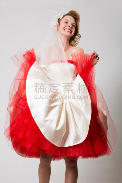 新娘,白色长裙,红色,自然美,表现积极,垂直画幅,彩妆,夏天,仅成年人,人的眼睛