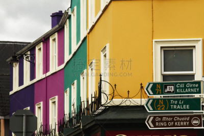 低视角,建筑外部,方向标,天空,水平画幅,无人,户外,箭头符号,方向,彩色图片