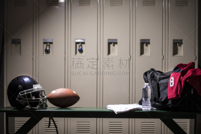 学校体育馆,衣帽间,体育器械,美式橄榄球运动,球,水,留白,长椅,水平画幅,储物柜