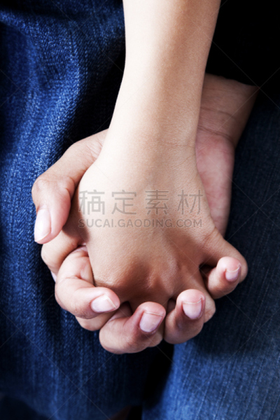 手牵手,儿童,垂直画幅,学龄儿童,拉美人和西班牙裔人,正上方视角,手,人,牛仔裤