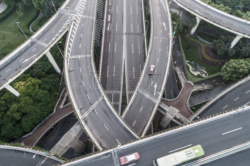 公路,高架道路,城市,多云,白昼,航拍视角,水平画幅,高视角,陆用车,户外