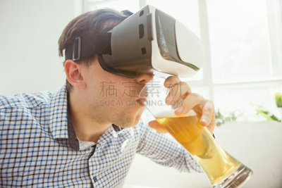 网络空间,未来,技术,概念,男人,玻璃杯,虚拟现实模拟器,视力,计算机游戏,影片