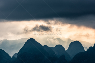 在上面,山顶,云景,戏剧性的天空,水,天空,暴风雨,夏天,光,明亮