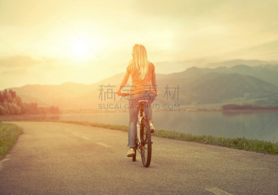 户外,女人,自行车,水平画幅,夏天,仅成年人,活力,运动,成年的,乐趣