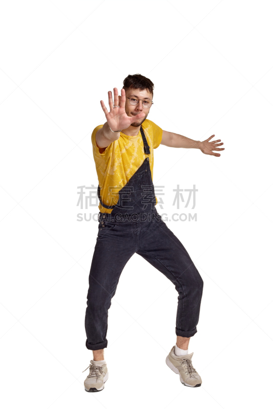 男人,影棚拍摄,白色背景,全身像,舞蹈,乐趣,注视镜头,分离着色,棕色头发,发型