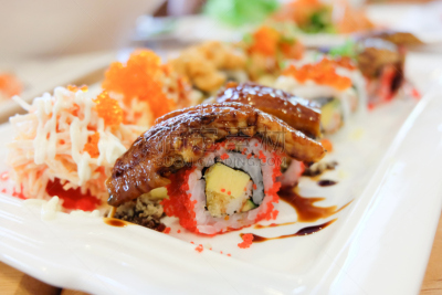 寿司,烟熏食品,鳗鱼,三文鱼,餐具,鱼子酱,水平画幅,开胃品,膳食,海产