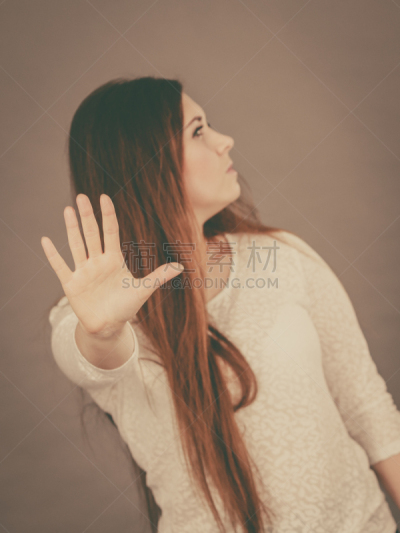 停止手势,不高兴的,女人,手,暴力,警告标识,警告标志,波兰,生气,垂直画幅
