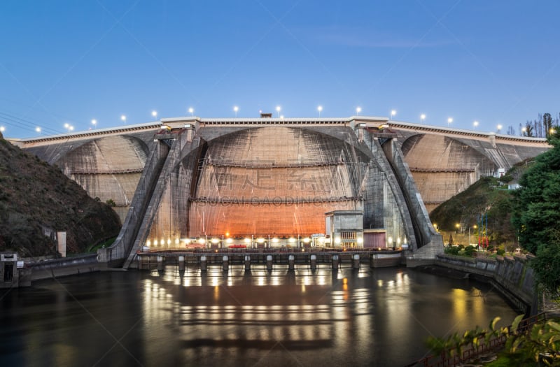 The Aguieira Dam, also known as the Foz do Dão Dam, is a Portuguese multi-arched dam located on the Mondego River, about 2 kilometers downstream from the mouth of the Dão river, lying on the border of the municipalities of Penacova (district of Coimbra , 