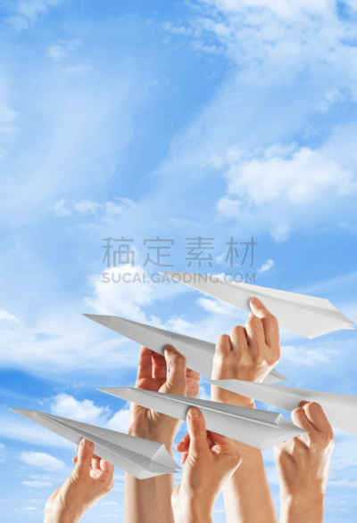 家庭,旅游目的地,军用机,纸飞机,垂直画幅,天空,留白,风,进行中,提举