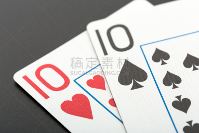 纸牌,数字2,银色,进行中,正面视角,水平画幅,无人,白色背景,红桃十点,红色