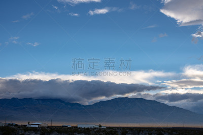 云,莫哈韦沙漠,山脉,天空,山谷,建筑结构,气候,城镇,风景,环境