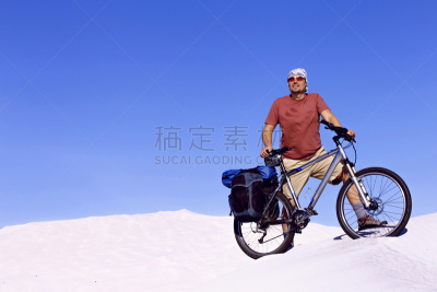 男人,自行车,沙漠,旅游目的地,天空,沙子,慢跑车,陆用车,旅行者,男性