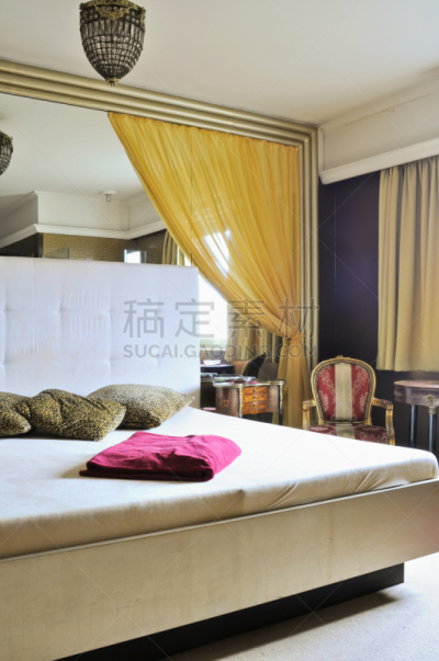 妓院,里面,三个人,垂直画幅,无人,巨大的,现代,彩色图片,双人床,卧室