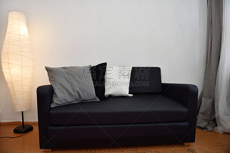 沙发,起居室,落地灯,留白,灰色,水平画幅,无人,灯,家具,舒服