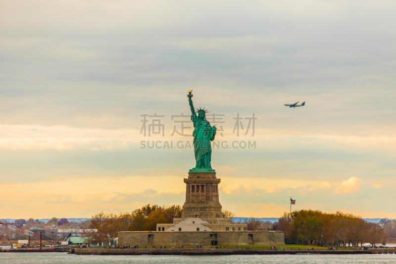 自由女神像,天空,新的,黄金,美国,欢迎标志,旅游目的地,水平画幅,蓝色,夏天