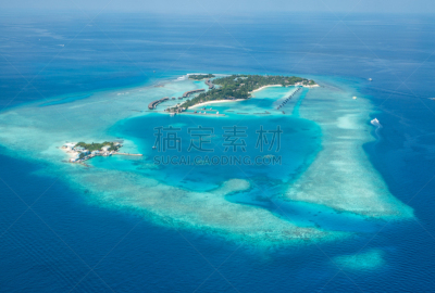 航拍视角,岛,马尔代夫,珊瑚岛,鸡尾酒,水,天空,度假胜地,水平画幅,高视角