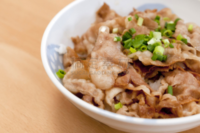五花肉,米,在上面,碗,肉制品,肉,草本,青葱刷,饮食,膳食
