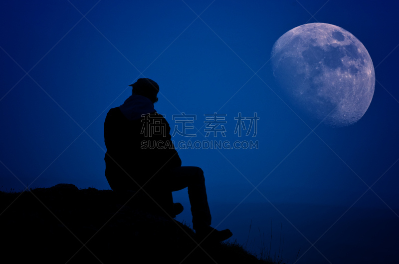 月球,青年男人,月亮,青少年,留白,青春期,水平画幅,夜晚,曙暮光,户外