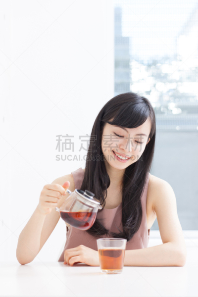 日本人,女人,茶杯,下午茶,垂直画幅,图像,仅成年人,青年人,仅一个青年女人,自然界的状态