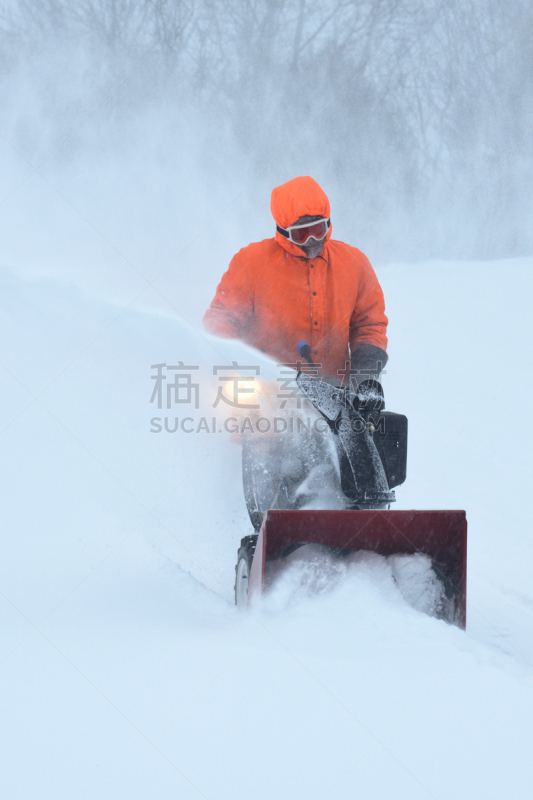 老年男人,纽宾士域,加拿大,车道,吹雪机,气候,寒冷,状态描述,环境,技术