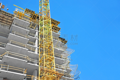 起重机,建筑工地,摩天大楼,电缆绞车,混泥土块,建筑的故事,脚手架,豪宅,天空,新的