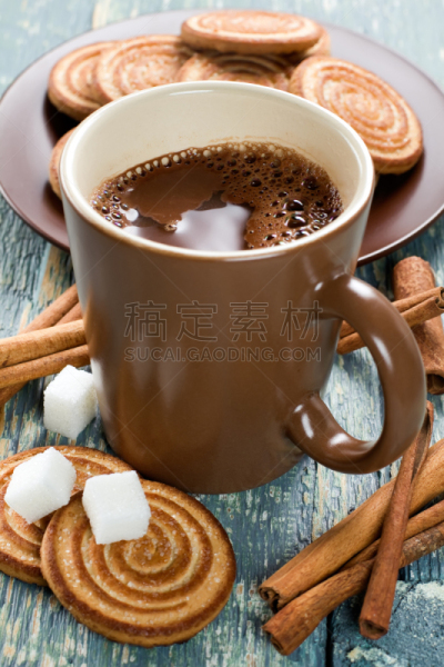 热可可,杯装巧克力,垂直画幅,褐色,饼干,芳香的,无人,蛋糕,烘焙糕点,早晨