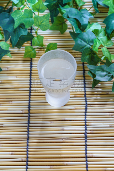 日本青酒,垂直画幅,饮食,清酒杯,寒冷,无人,冷酒,日本,玻璃杯,含酒精饮料