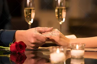 异性恋,手牵手,葡萄酒,新的,新年,含酒精饮料,饮料,香槟,仅一朵花,长笛